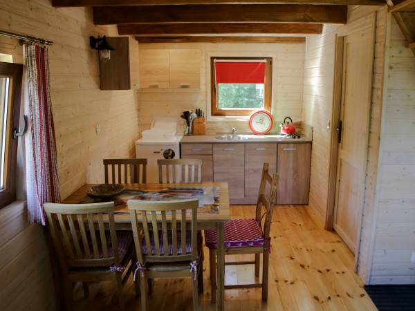 domek przy zagrodzie