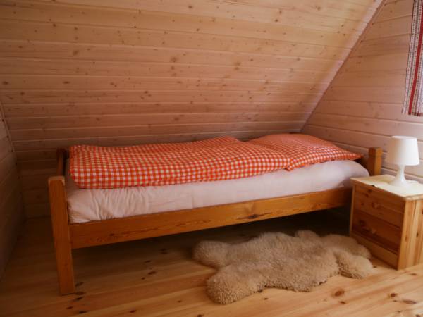 domek przy zagrodzie