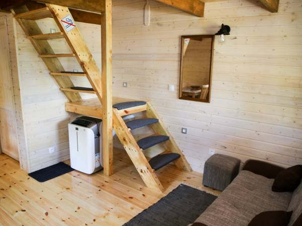 domek przy zagrodzie