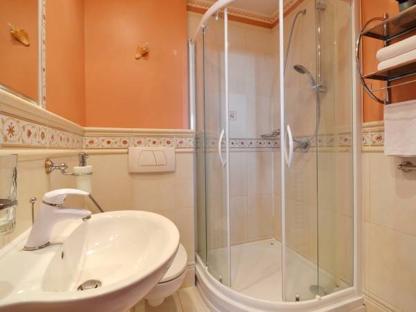 Łazienka pokój pokoje w krynicy Morskiej willa Amor