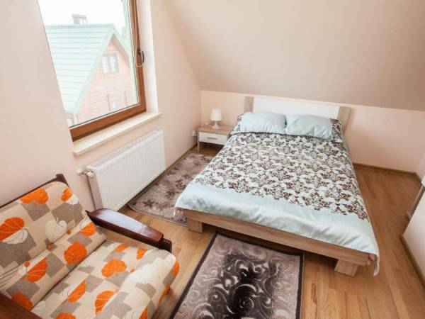 Domy na Pograniczu nad jeziorem