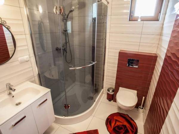 Domy na Pograniczu nad jeziorem