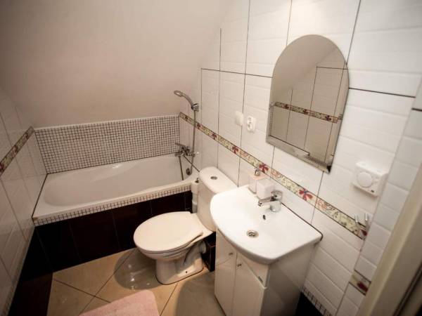 Domy na Pograniczu nad jeziorem