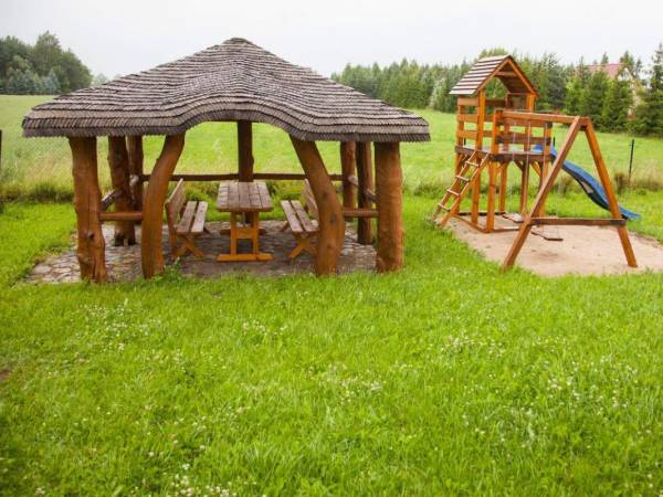 Domy na Pograniczu nad jeziorem