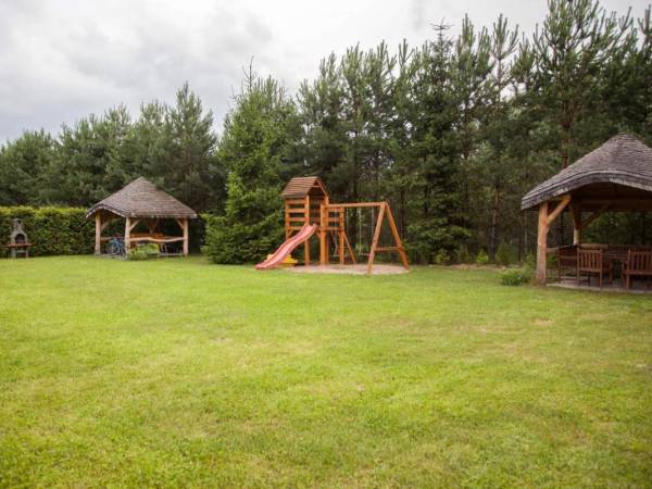 Domy na Pograniczu nad jeziorem