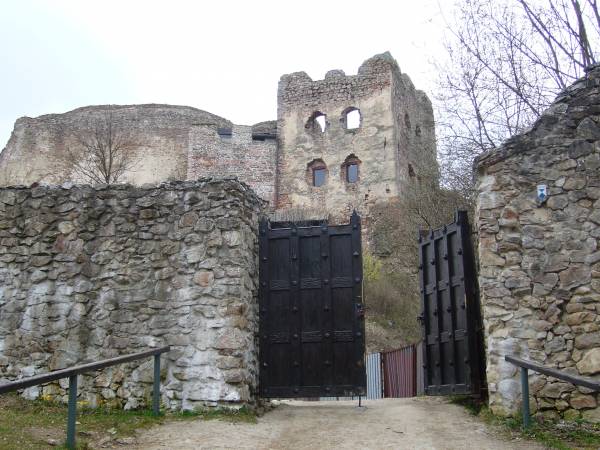 wejście do zamku w Czorsztynie