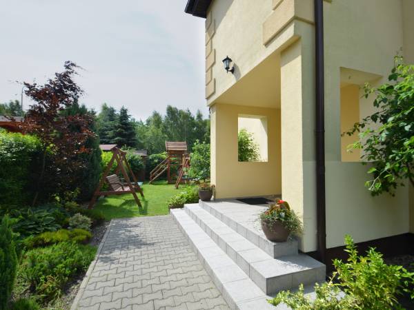 wejście do obiektu dla gości