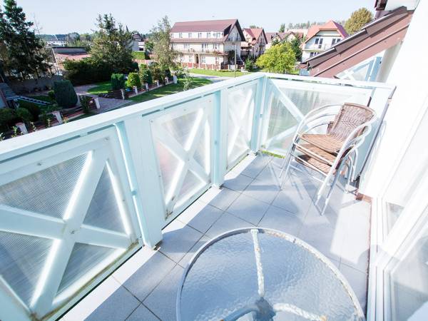 Widok z tarasu na Białogórę.