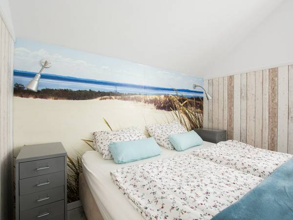 Apartament A - duża, przestronna, wygodna sypialnia.