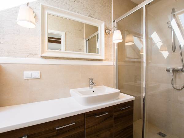 Apartament B - funkcjonalna łazienka.