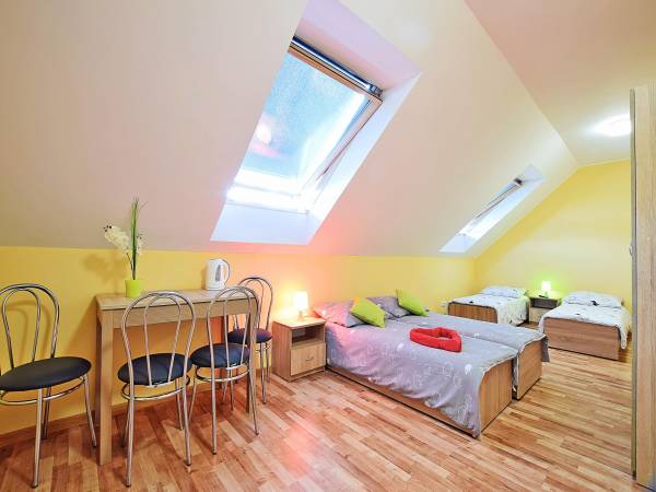 Pokój czteroosobowy z łazienką