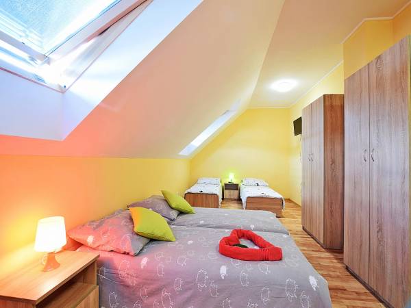 Pokój czteroosobowy z łazienką