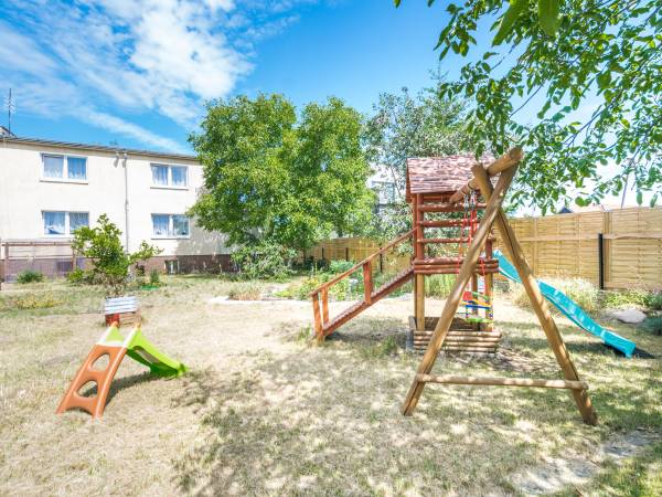 Ogród i mini plac zabaw