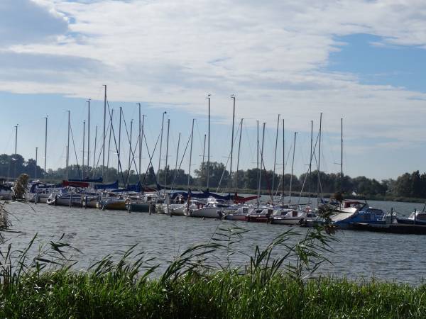 Przystań Jachtowa nad jeziorem Jamno