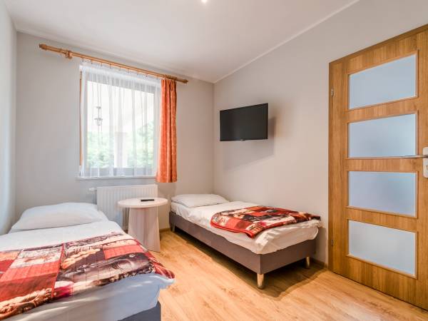 Pokój 3+2, część dla 2 osób. Konfigurację łóżek można zmienić.