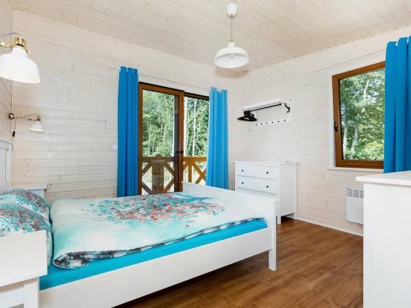 sypialnia z balkonem