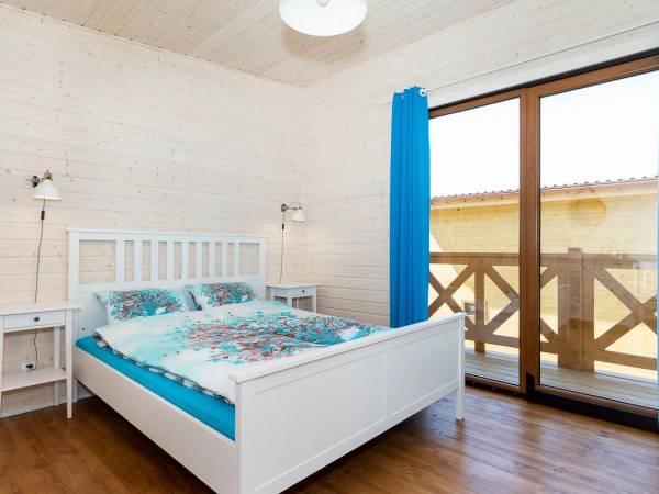 sypialnia z balkonem