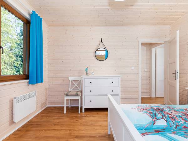 sypialnia z balkonem