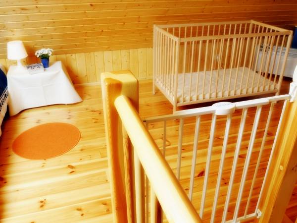 Domek 4 osobowy sypialnia na piętrze.