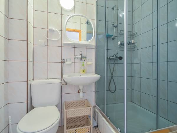 lazienka pokoj 2 pietro 3 osobowy