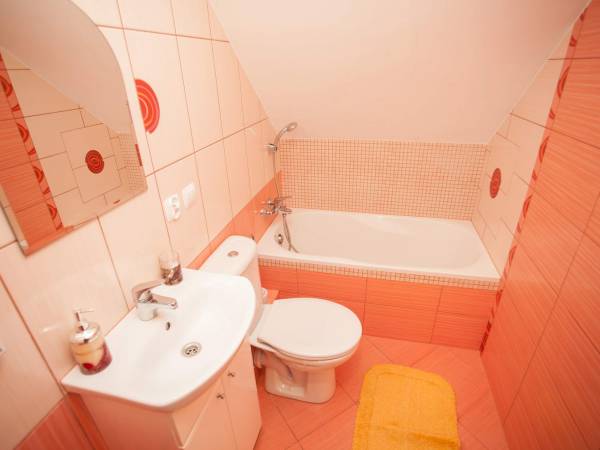 Domy na Pograniczu nad jeziorem