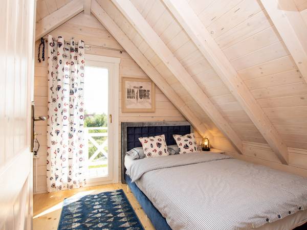 Wygodne łóżko podwójne na piętrze, domek " Komfort"