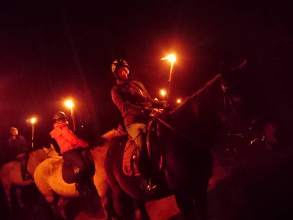 Baśniowe Chaty Hobbitów w Ośrodku Jeździeckim Skręt