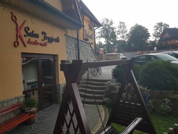 mamy mały salonik fryzjerski, jak kiepska pogoda to chociaż na fryzure poprawić można