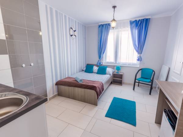 Studio 10, z mini aneksem kuch.