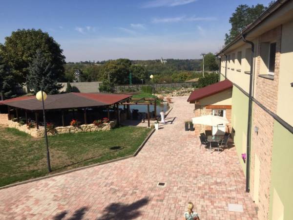 Hotel Dvůr