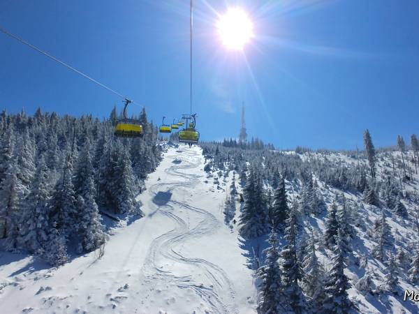 Wyciąg kanapowy w całorocznym kompleksie COS Skrzyczne ok. 3km od domków