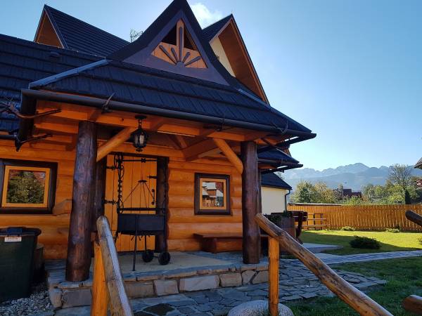 szałasik dla gosci na grilka z widokiem na panorame tatr., deszczyk nie przeszkodzi w grilowaniu:-)