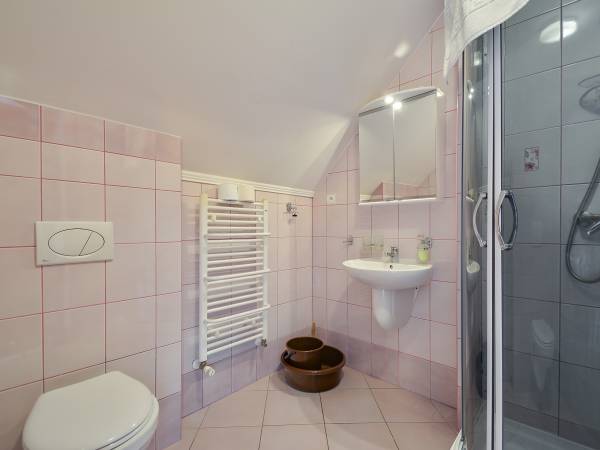 ŁAZIENKA W POKOJU 3 OSOBOWYM