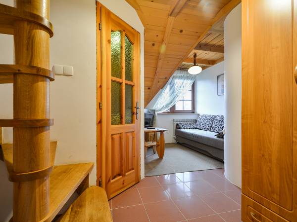 salonik pokoju dwu poziomowego