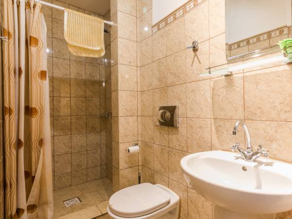 Łazienka pokoju 4-osobowego