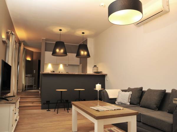 APARTAMENT 8
