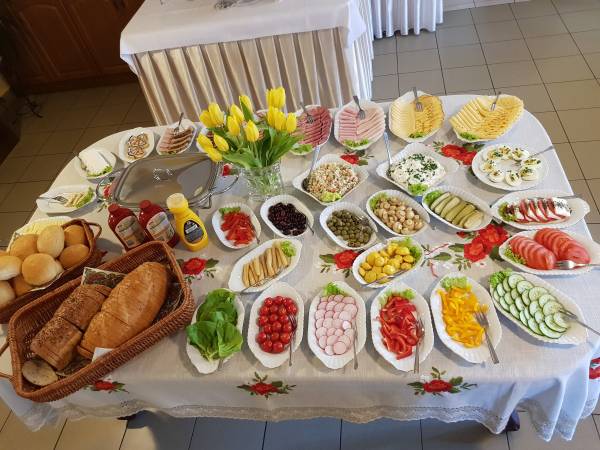 ŚNIADANIE W FORMIE BUFETU SZWEDZKIEGO