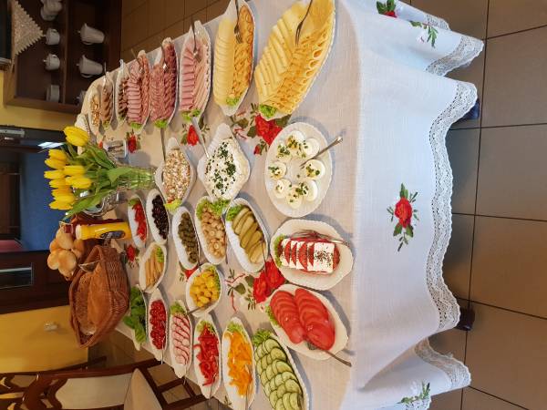 ŚNIADANIE W FORMIE BUFETU SZWEDZKIEGO