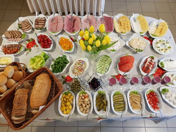 ŚNIADANIE W FORMIE BUFETU SZWEDZKIEGO