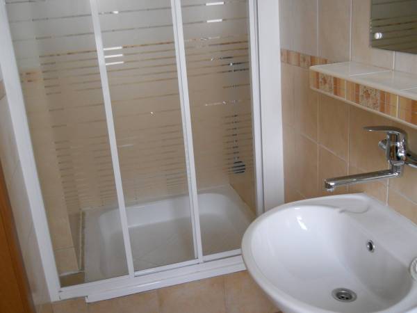 Pokój z kabiną prysznicową