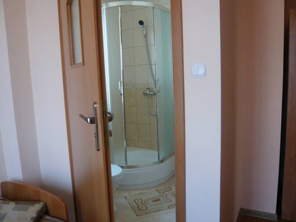 Pokój z kabiną prysznicową