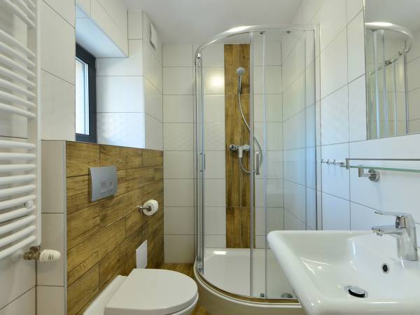 Czyste i świeże łazienki w każdym pokoju.