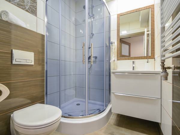 Łazienka w pokoju 4,5 osobowym - pokój nr 2