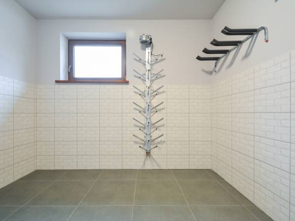 Narciarnia z suszarka na buty narciarskie