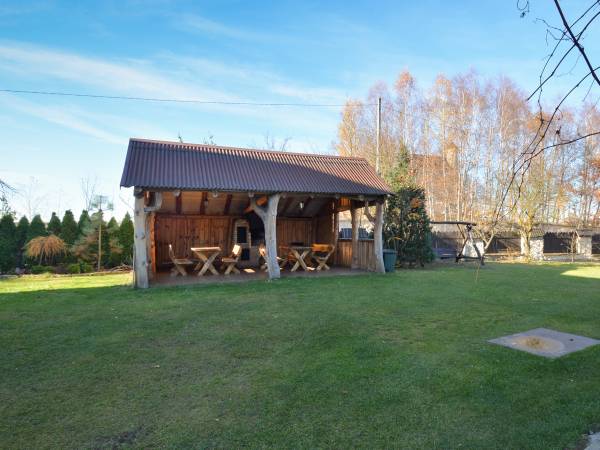 altana z murowanym grilem