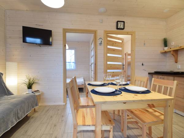 Domki 6 osobowe - salon z dwiema sypialniami