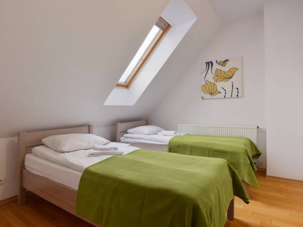 pokój góra apartament 2