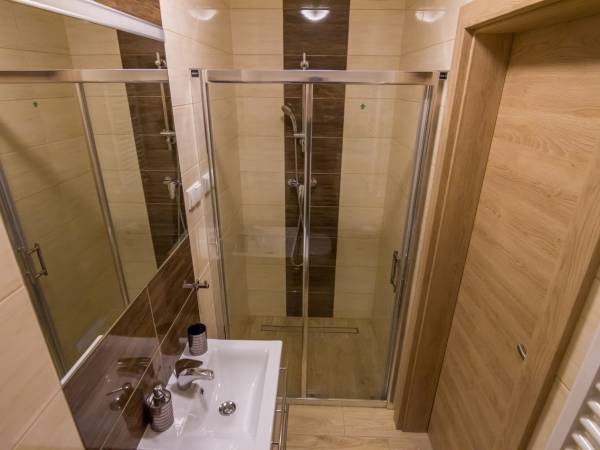 Łazienka w pokoju 2