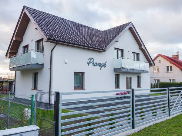 front budynku i nparking