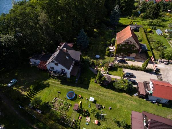 Całoroczny domek nad jeziorem